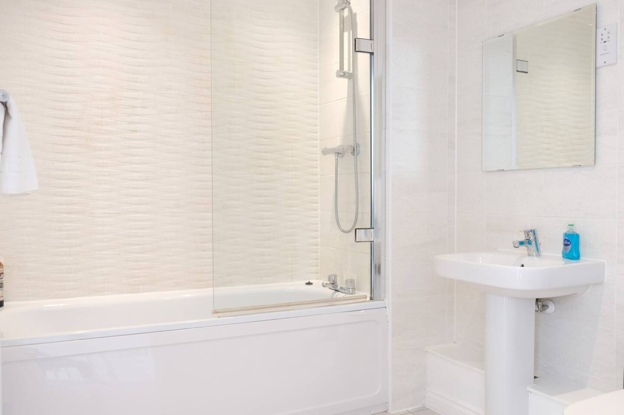 Prime Location 4 Bedroom 3.5 Bath House - Sleeps 8 in 5 Columbia Place - Property image 11 - VivreStays