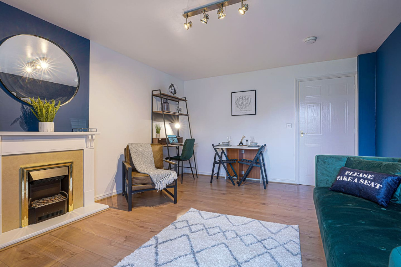 Central Apartment - Free Parking & Fast Wifi in Seymour House, Sandy Lane - Property image 7 - VivreStays