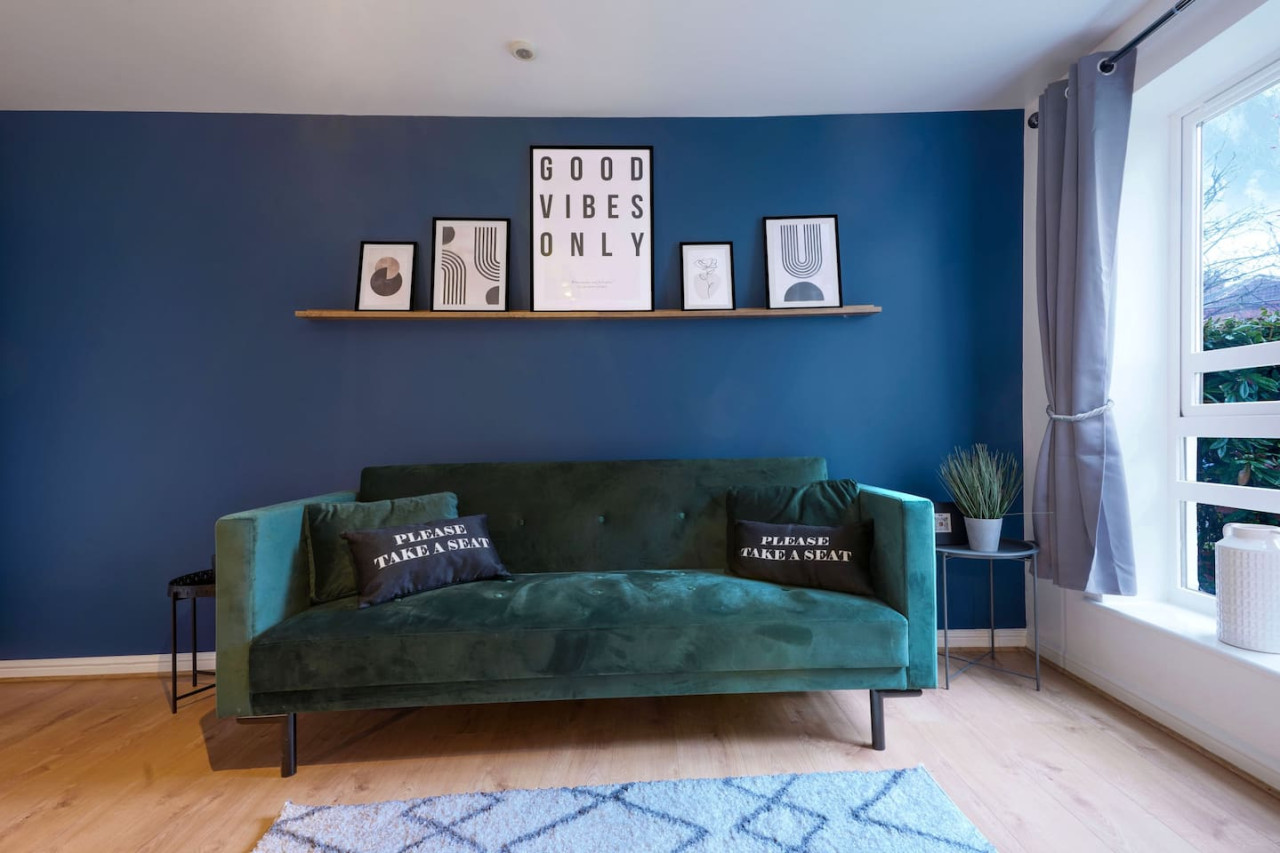 Central Apartment - Free Parking & Fast Wifi in Seymour House, Sandy Lane - Property image 6 - VivreStays
