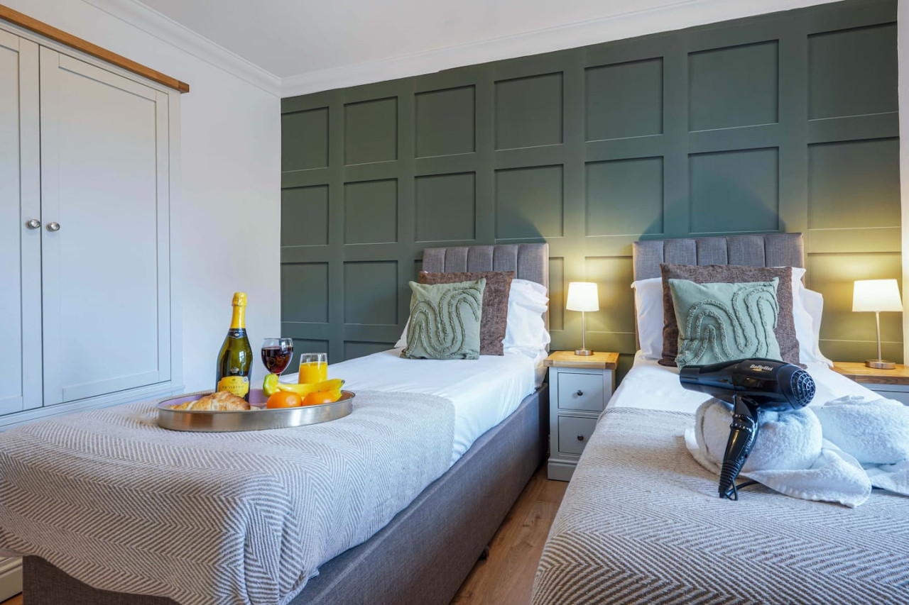 Stylish Flat • City Centre • Sleep 5 • Free Parking • Fast Wifi in 54 The Avenue - Property image 3 - VivreStays