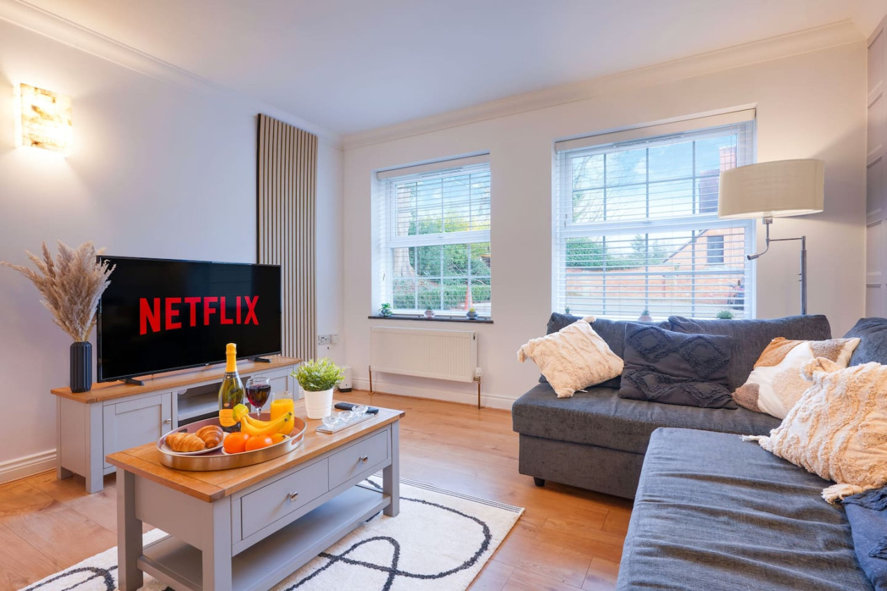 Stylish Flat • City Centre • Sleep 5 • Free Parking • Fast Wifi in 54 The Avenue - Property image 12 - VivreStays