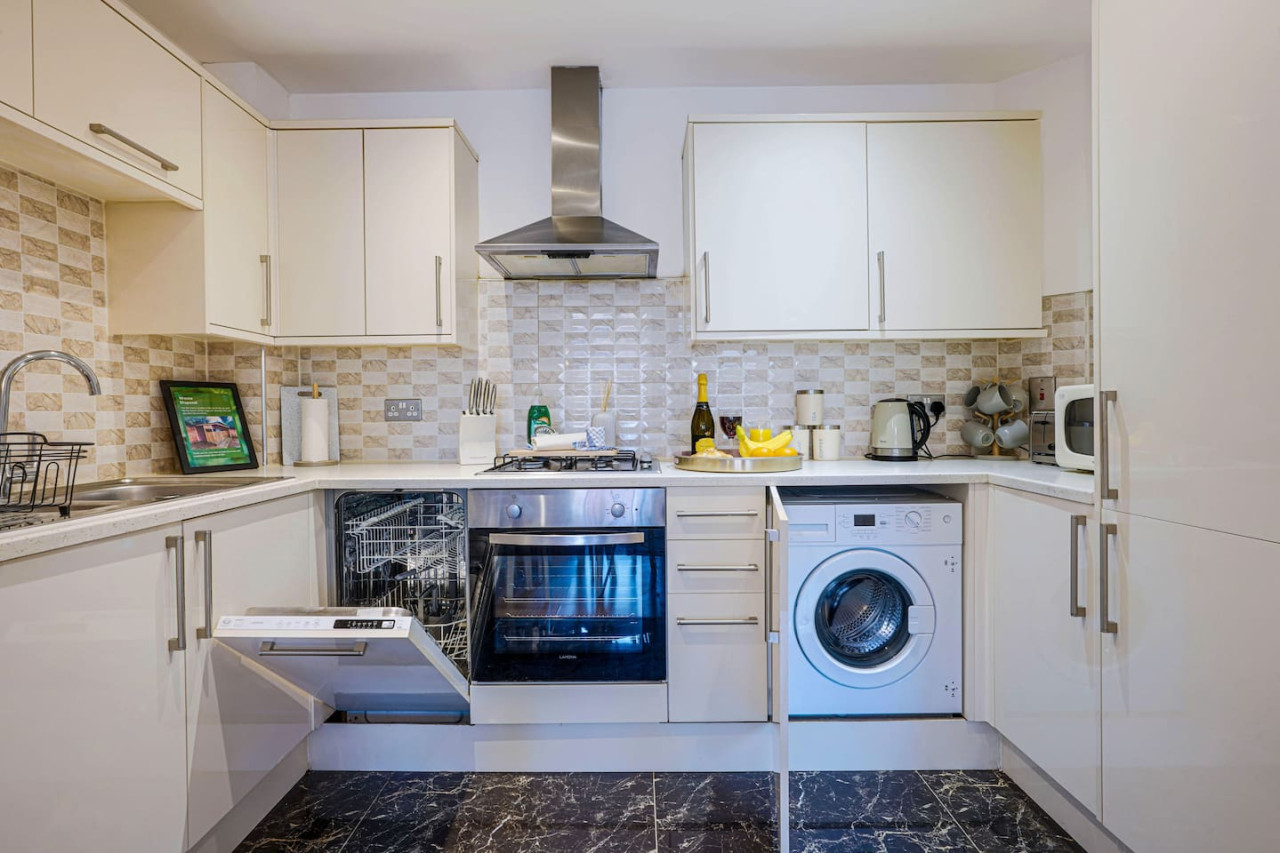 Stylish Flat • City Centre • Sleep 5 • Free Parking • Fast Wifi in 54 The Avenue - Property image 15 - VivreStays