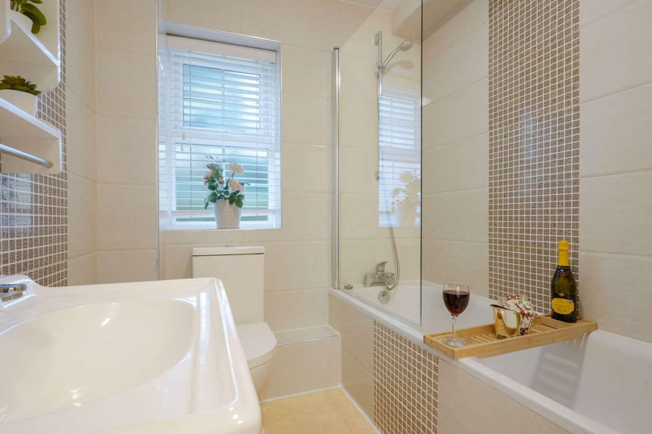 Stylish Flat • City Centre • Sleep 5 • Free Parking • Fast Wifi in 54 The Avenue - Property image 8 - VivreStays