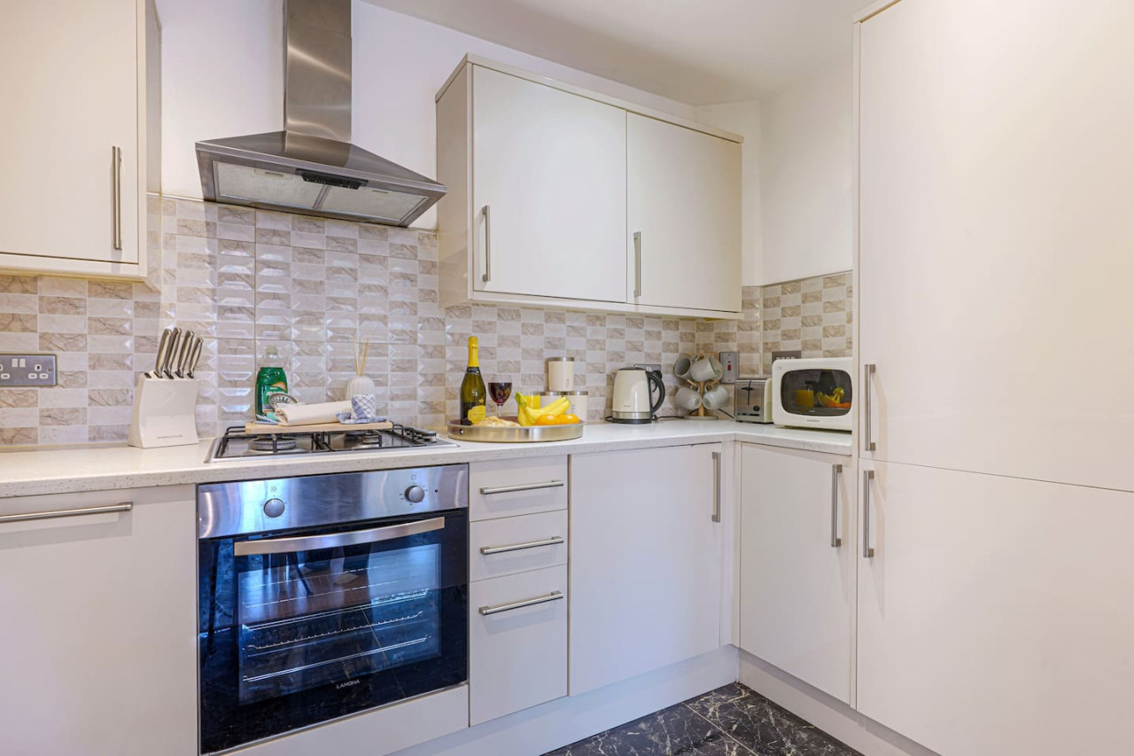 Stylish Flat • City Centre • Sleep 5 • Free Parking • Fast Wifi in 54 The Avenue - Property image 17 - VivreStays