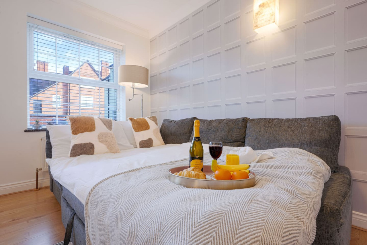 Stylish Flat • City Centre • Sleep 5 • Free Parking • Fast Wifi in 54 The Avenue - Property image 19 - VivreStays