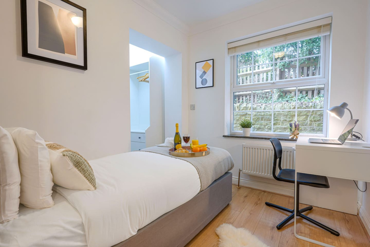 Stylish Flat • City Centre • Sleep 5 • Free Parking • Fast Wifi in 54 The Avenue - Property image 6 - VivreStays