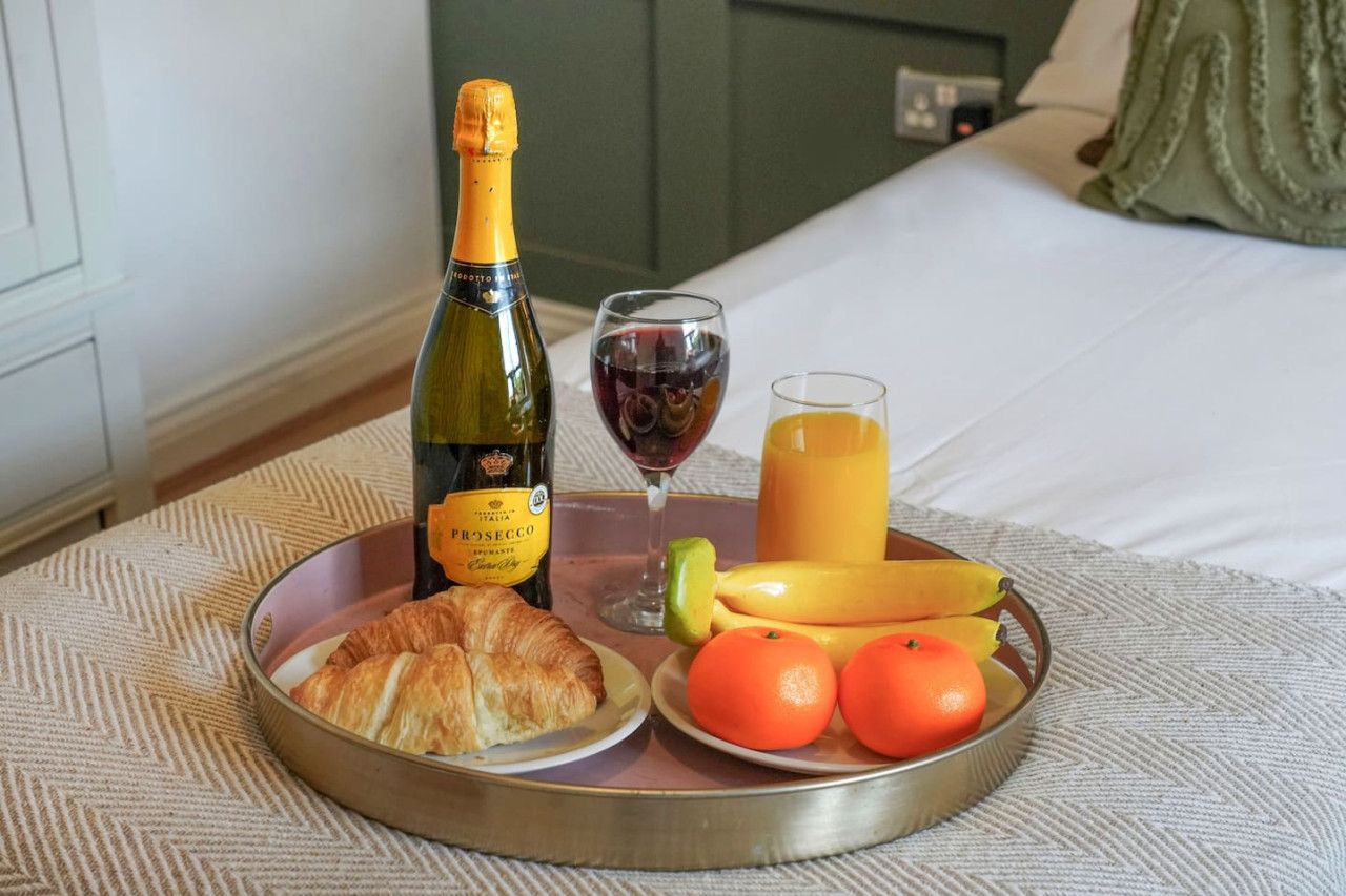 Stylish Flat • City Centre • Sleep 5 • Free Parking • Fast Wifi in 54 The Avenue - Property image 22 - VivreStays
