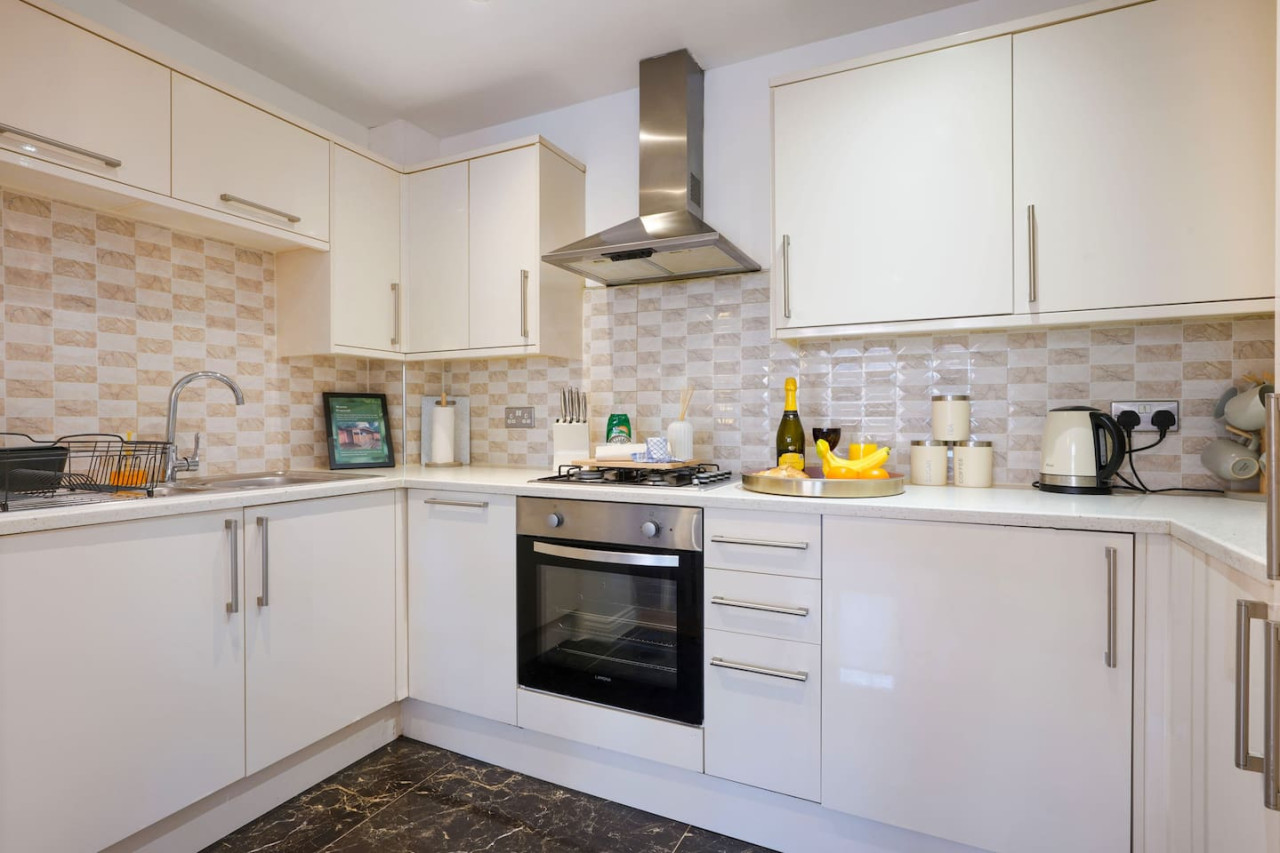 Stylish Flat • City Centre • Sleep 5 • Free Parking • Fast Wifi in 54 The Avenue - Property image 16 - VivreStays