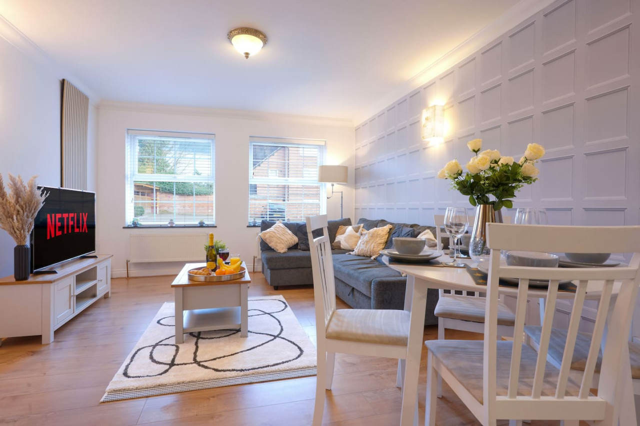 Stylish Flat • City Centre • Sleep 5 • Free Parking • Fast Wifi in 54 The Avenue - Property image 13 - VivreStays