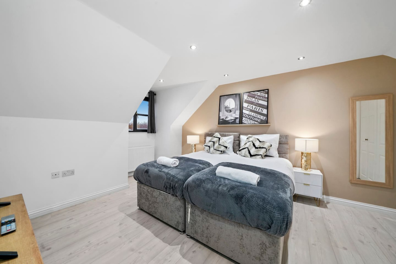 Luxury House • Pool Table • Free Parking • Sky TV • Fast Wifi • Garden in 63 Deacon Place - Property image 4 - VivreStays