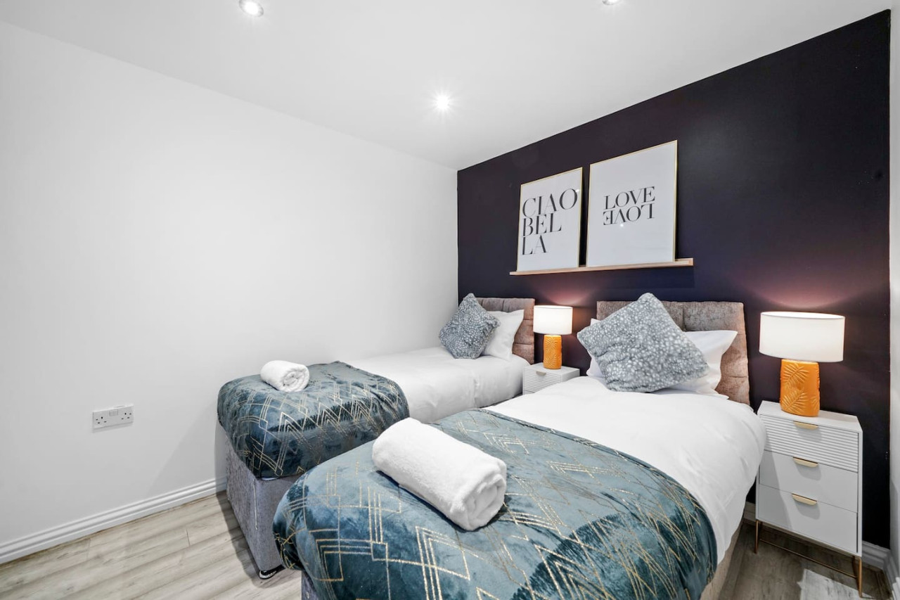 Luxury House • Pool Table • Free Parking • Sky TV • Fast Wifi • Garden in 63 Deacon Place - Property image 9 - VivreStays