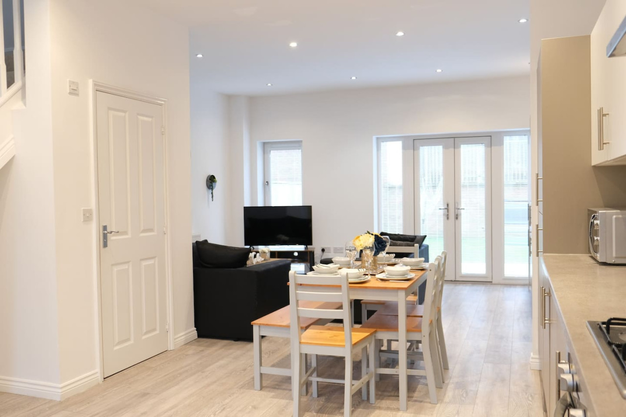 4 Bedroom 3.5 Bath House in City Centre - Sleeps 8 in 7 Columbia Place - Property image 16 - VivreStays