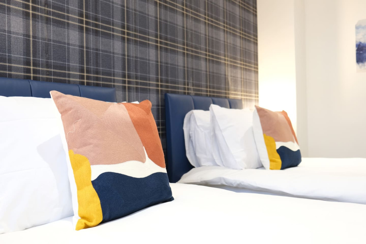 4 Bedroom 3.5 Bath House in City Centre - Sleeps 8 in 7 Columbia Place - Property image 3 - VivreStays