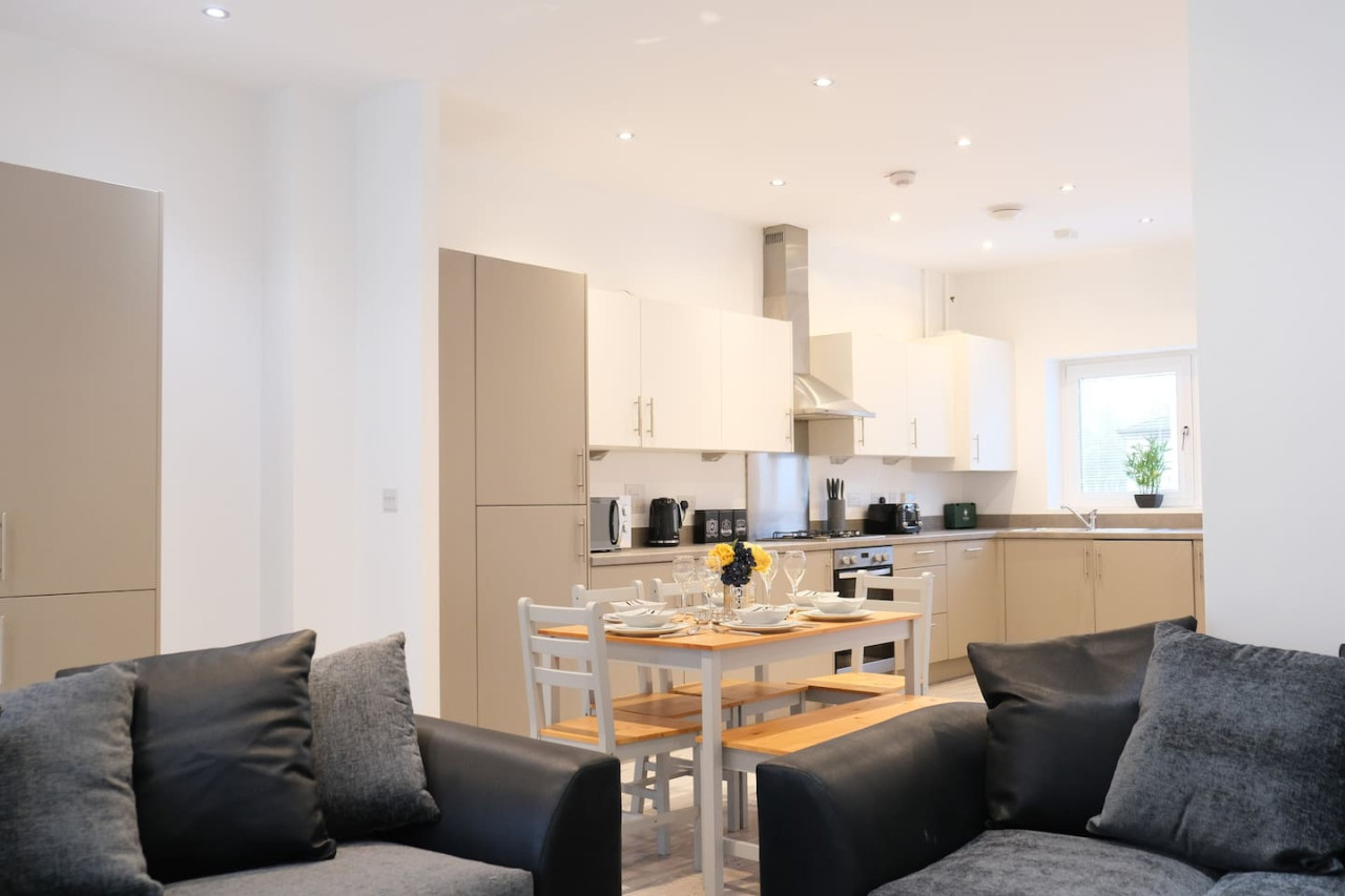4 Bedroom 3.5 Bath House in City Centre - Sleeps 8 in 7 Columbia Place - Property image 20 - VivreStays
