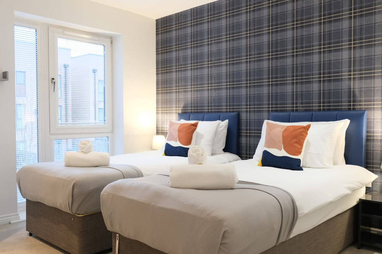 4 Bedroom 3.5 Bath House in City Centre - Sleeps 8 in 7 Columbia Place - Property image 2 - VivreStays