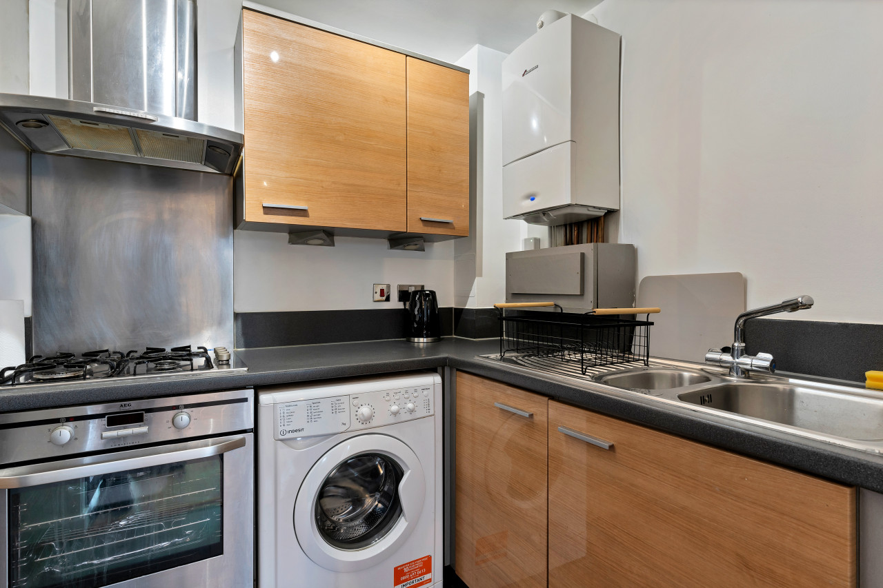 Stylish Apartment in City Centre w/ Free Parking in 9 Wicks Place - Property image 17 - VivreStays