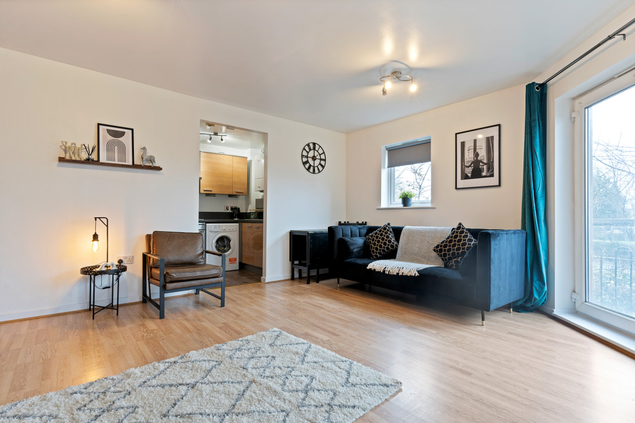 Stylish Apartment in City Centre w/ Free Parking in 9 Wicks Place - Property image 2 - VivreStays