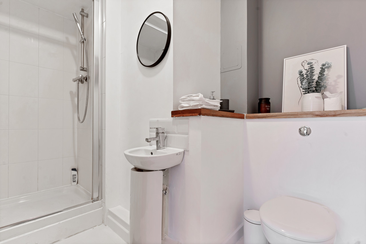 Stylish Apartment in City Centre w/ Free Parking in 9 Wicks Place - Property image 6 - VivreStays