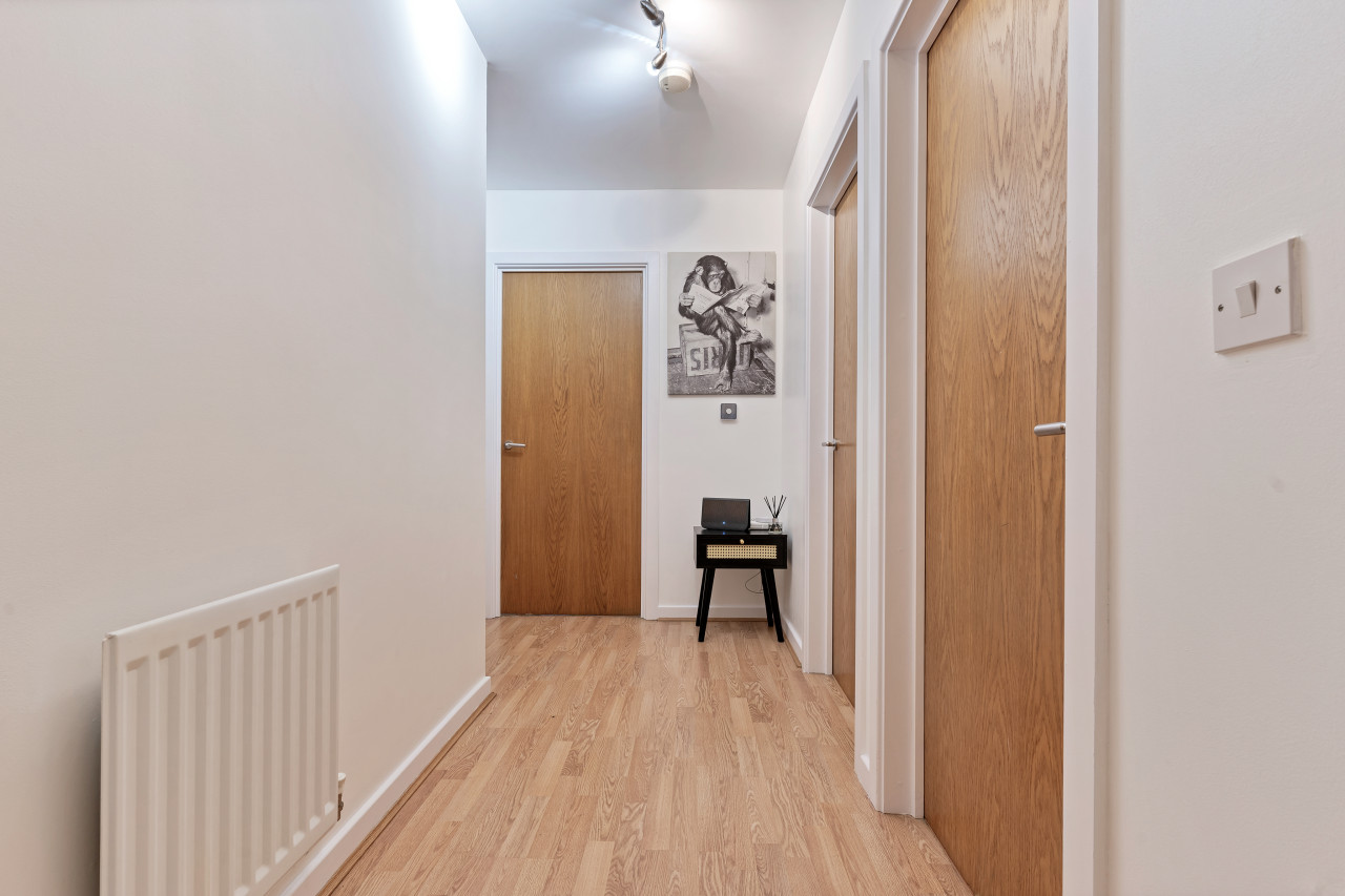 Stylish Apartment in City Centre w/ Free Parking in 9 Wicks Place - Property image 18 - VivreStays