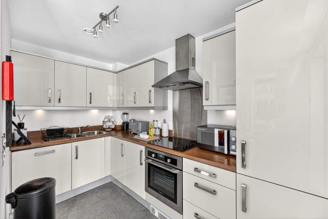 Beautiful Flat @ The Hub • City Centre • Free Parking • Sky TV in 503 Witan Gate - Property image 7 - VivreStays