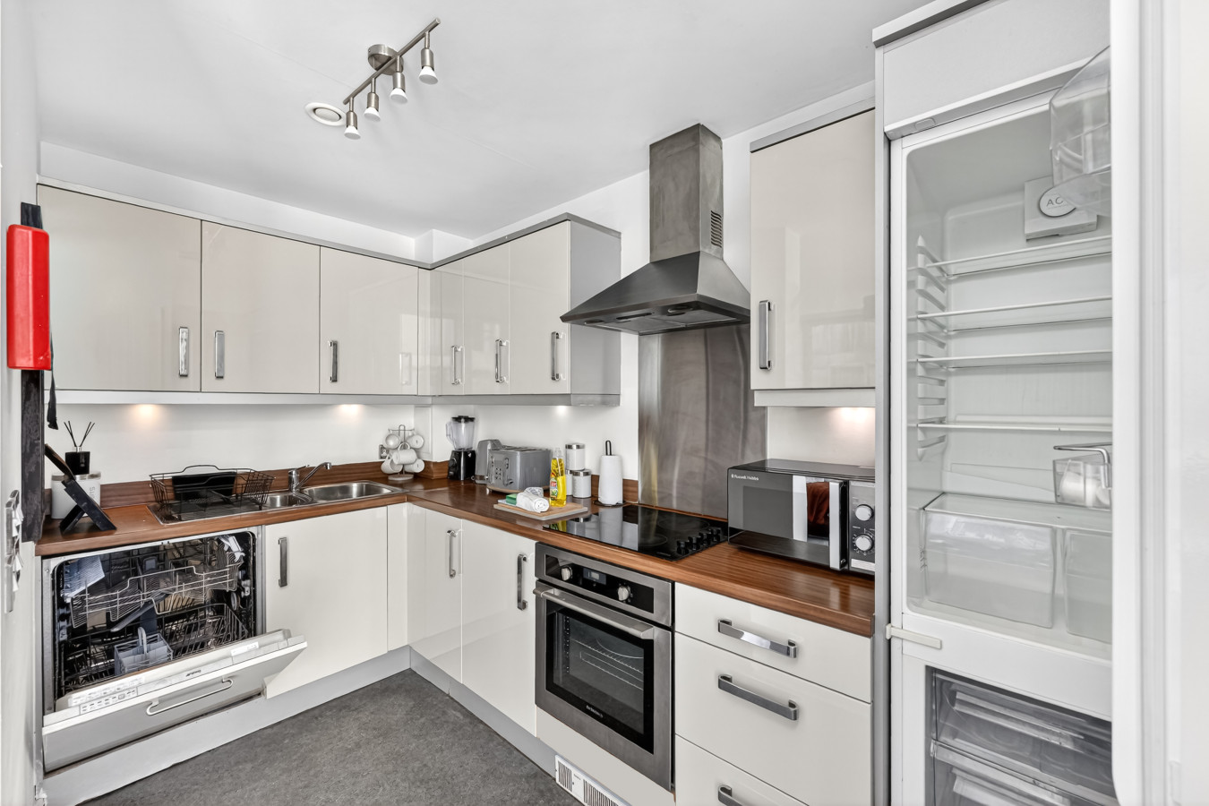 Beautiful Flat @ The Hub • City Centre • Free Parking • Sky TV in 503 Witan Gate - Property image 8 - VivreStays