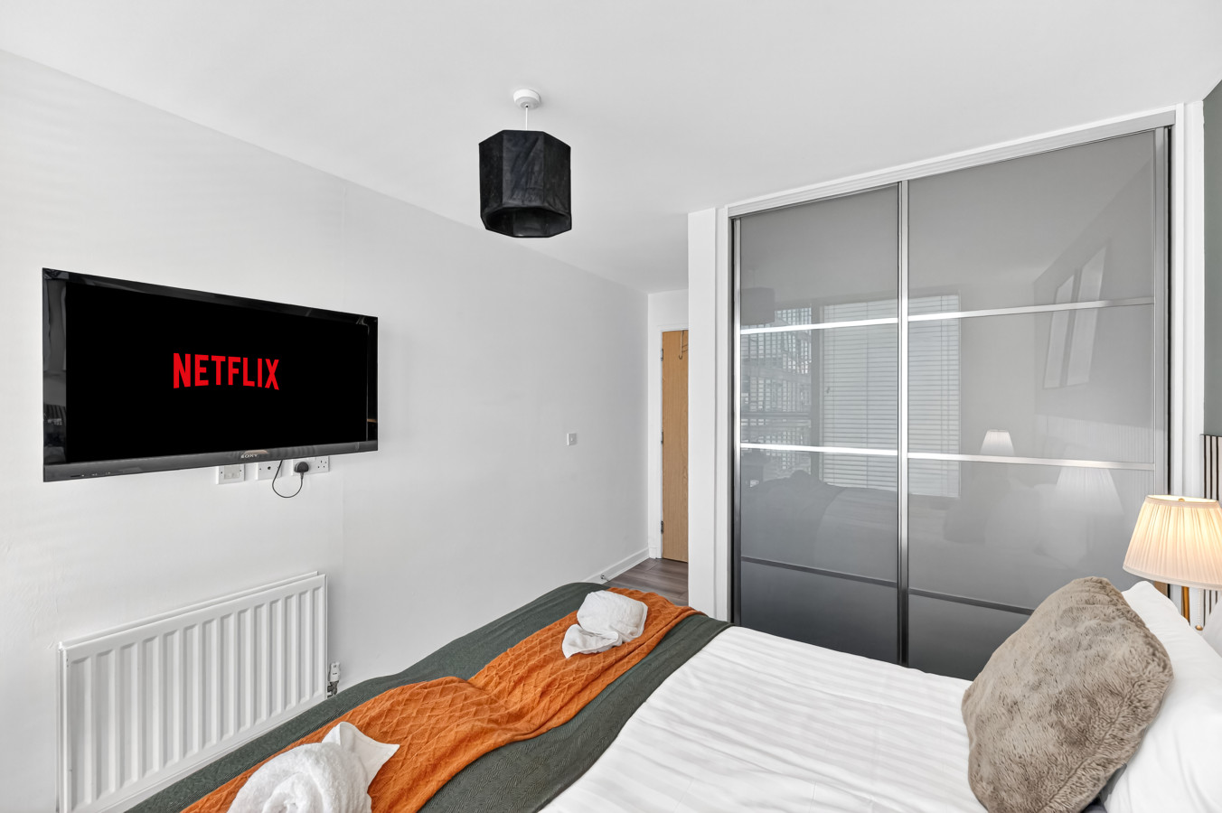 Beautiful Flat @ The Hub • City Centre • Free Parking • Sky TV in 503 Witan Gate - Property image 13 - VivreStays