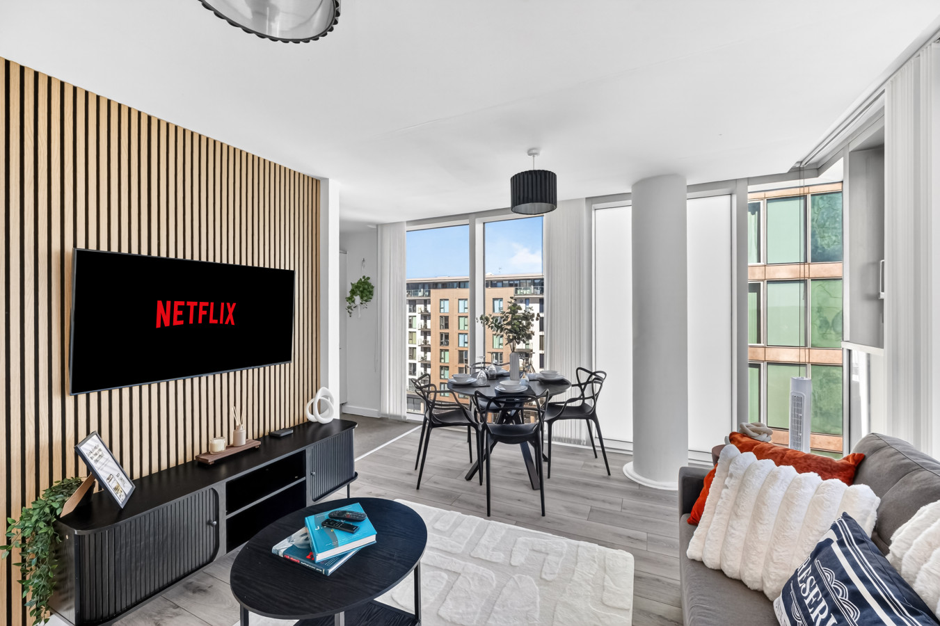 Beautiful Flat @ The Hub • City Centre • Free Parking • Sky TV in 503 Witan Gate - Property image 2 - VivreStays