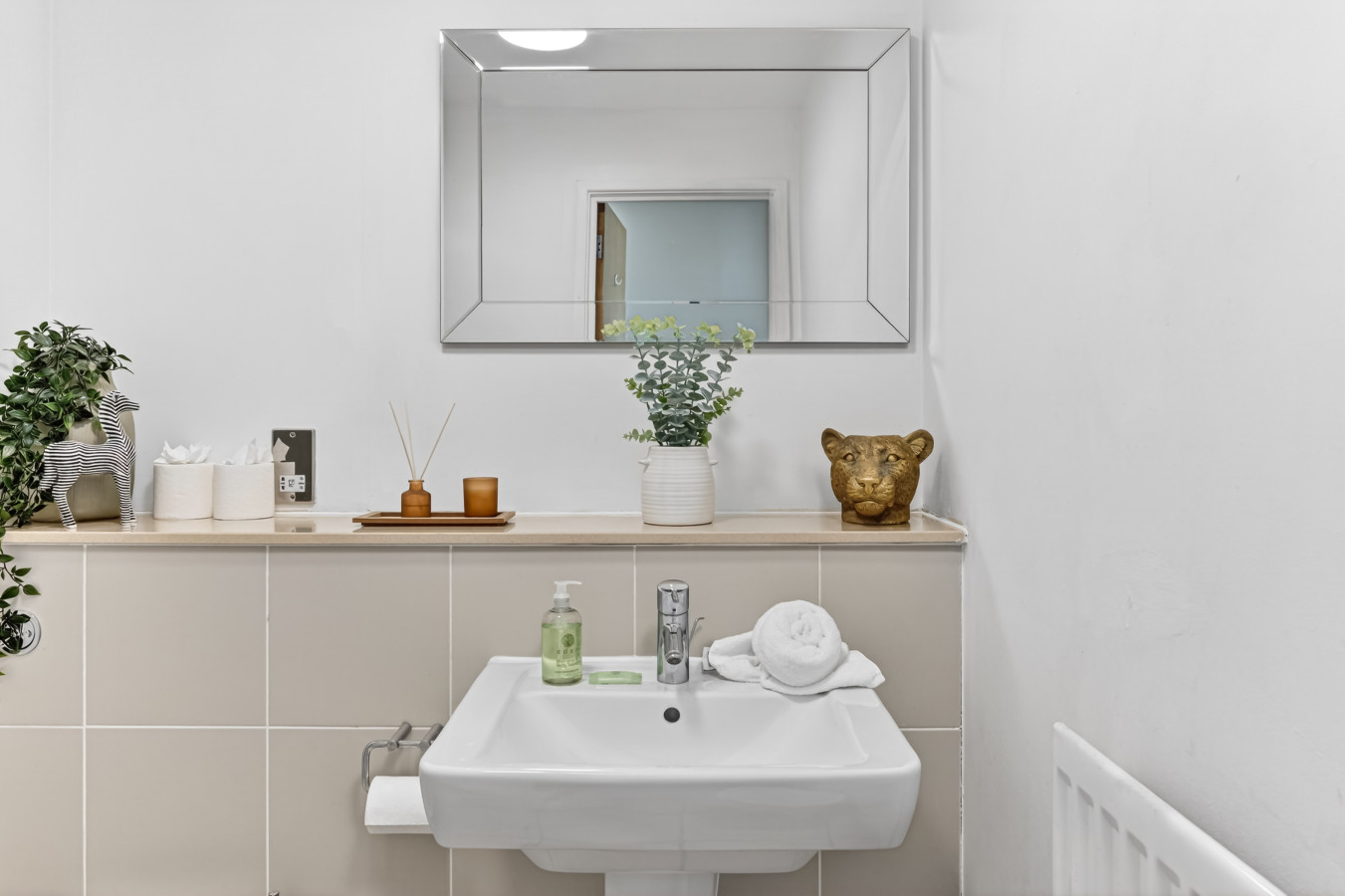 Beautiful Flat @ The Hub • City Centre • Free Parking • Sky TV in 503 Witan Gate - Property image 15 - VivreStays