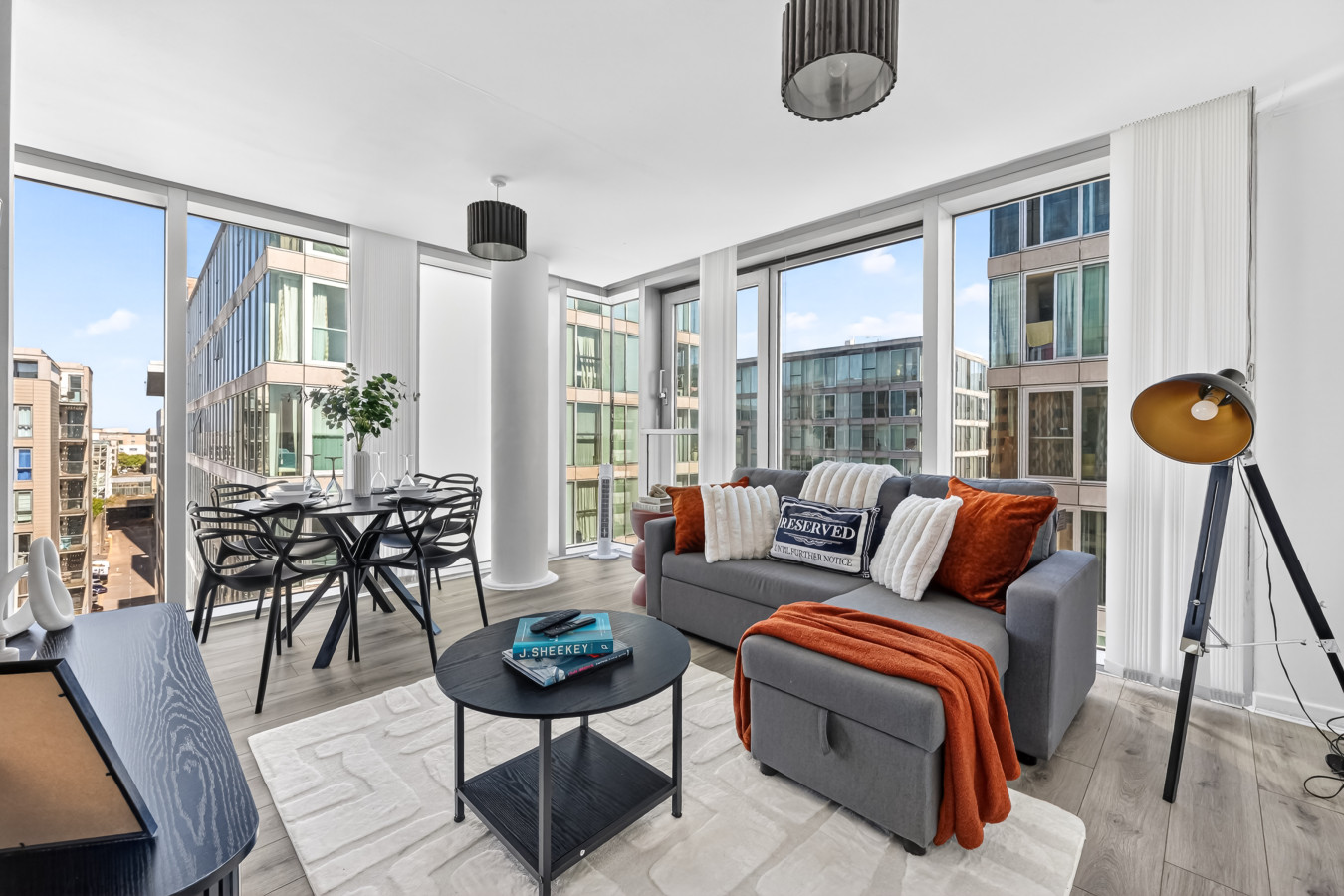 Beautiful Flat @ The Hub • City Centre • Free Parking • Sky TV in 503 Witan Gate - Property image 4 - VivreStays
