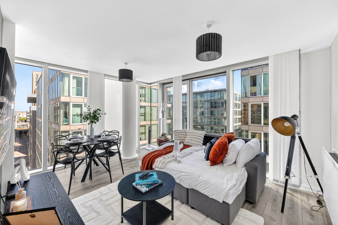 Beautiful Flat @ The Hub • City Centre • Free Parking • Sky TV in 503 Witan Gate - Property image 5 - VivreStays