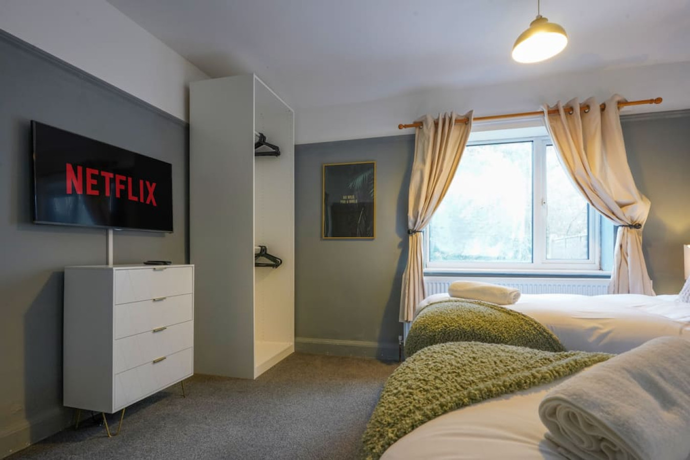 Large 5 Bedroom Bungalow • Sleeps 10 • Driveway Parking • Fast WiFi • Self-Check-In • Yoko Property in 106 Orchard Hill - Property image 22 - VivreStays