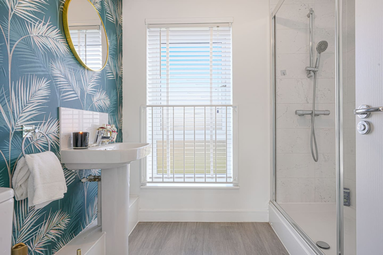 Beautiful House • Sleeps 10 • Pool Table • Free Parking in 13 Brosse Crescent - Property image 5 - VivreStays