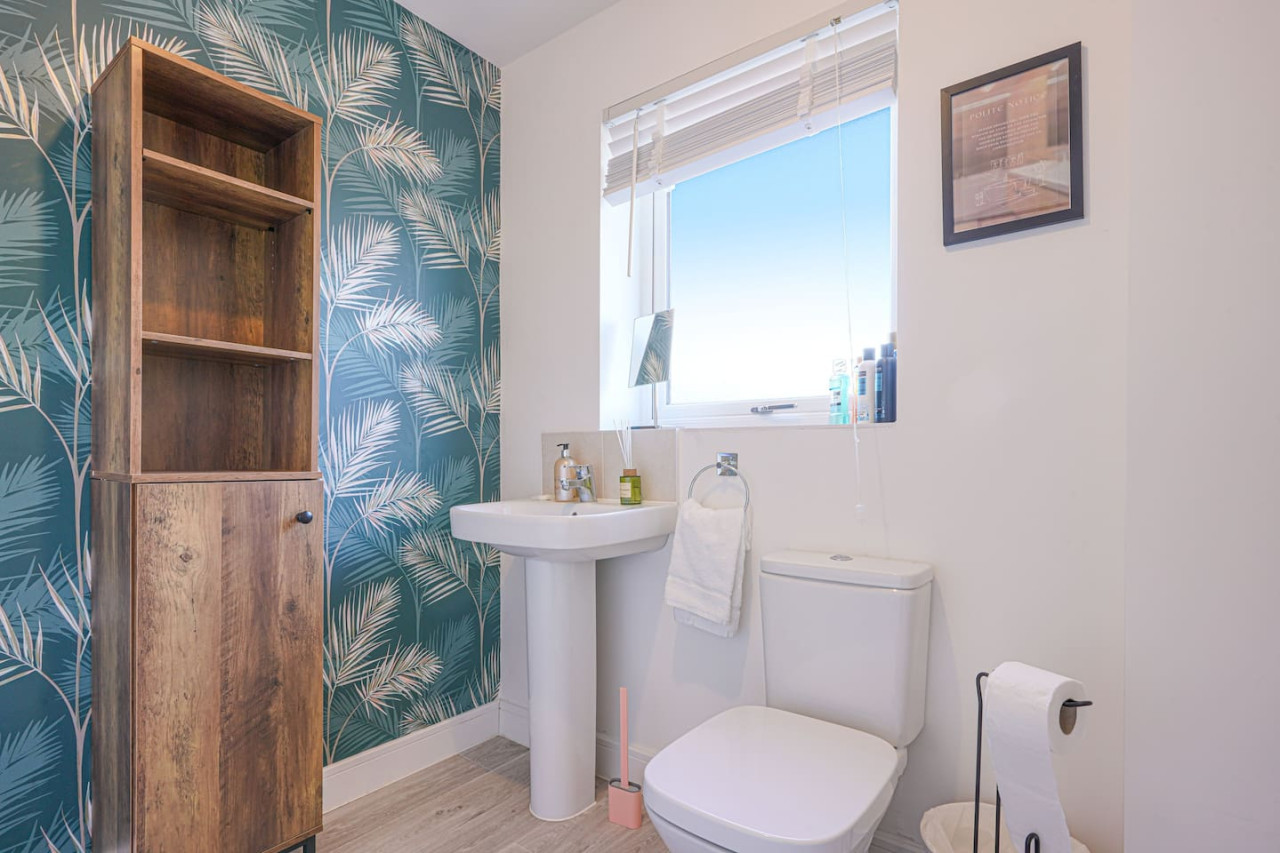 Beautiful House • Sleeps 10 • Pool Table • Free Parking in 13 Brosse Crescent - Property image 17 - VivreStays