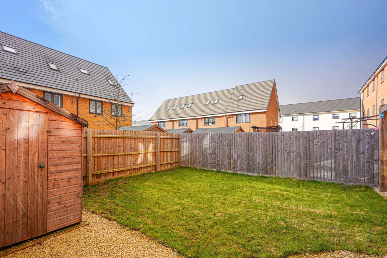 Beautiful House • Sleeps 10 • Pool Table • Free Parking in 13 Brosse Crescent - Property image 32 - VivreStays