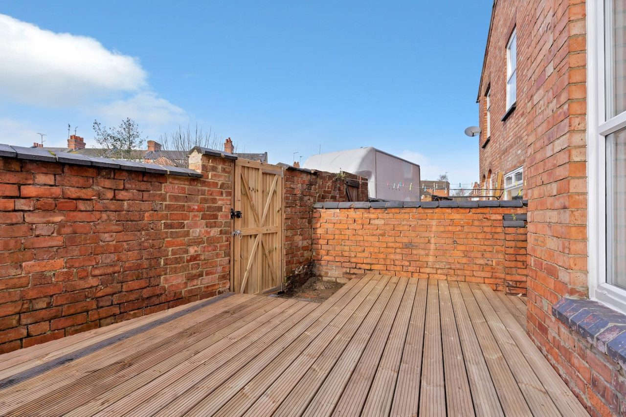 Large 5 Bedroom House - City Centre - Free Parking in 105 Lea Road - Property image 30 - VivreStays