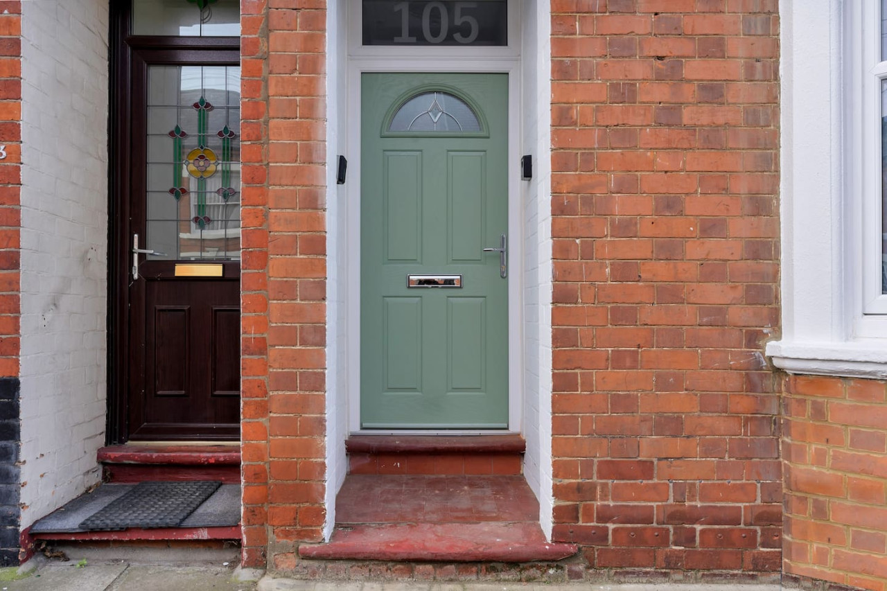 Large 5 Bedroom House - City Centre - Free Parking in 105 Lea Road - Property image 35 - VivreStays