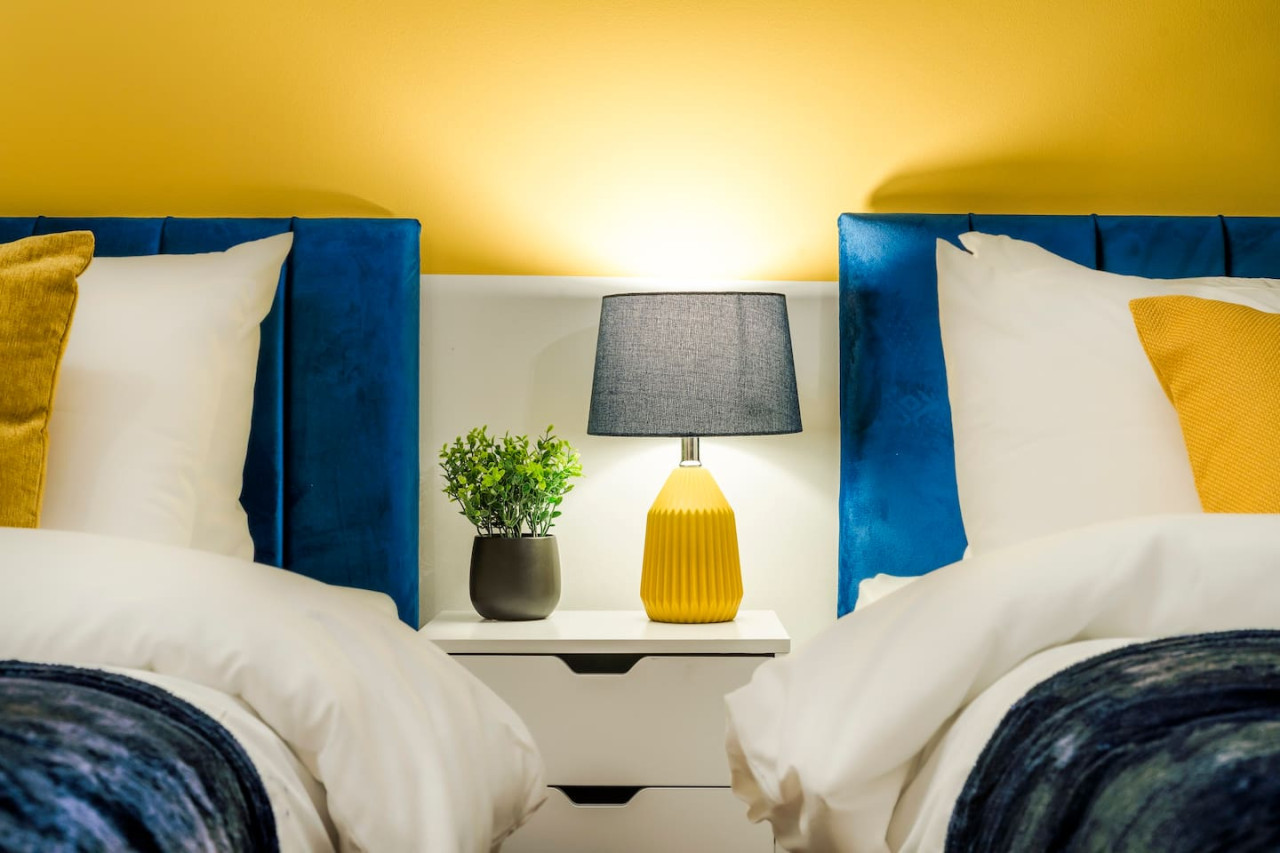 Navy Retreat - Free Parking, Fast WiFi & SmartTV in Brook House, 19 Brook Street Flat 16 - Property image 6 - VivreStays