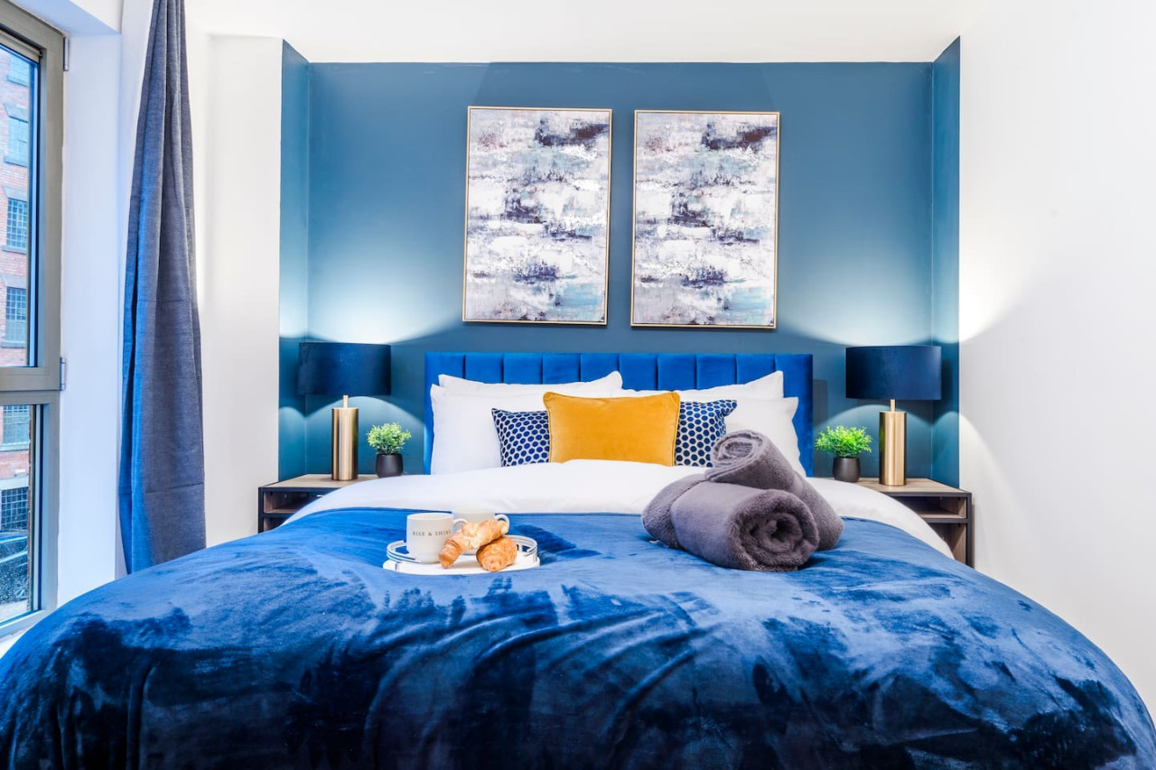 Navy Retreat - Free Parking, Fast WiFi & SmartTV in Brook House, 19 Brook Street Flat 16 - Property image 4 - VivreStays