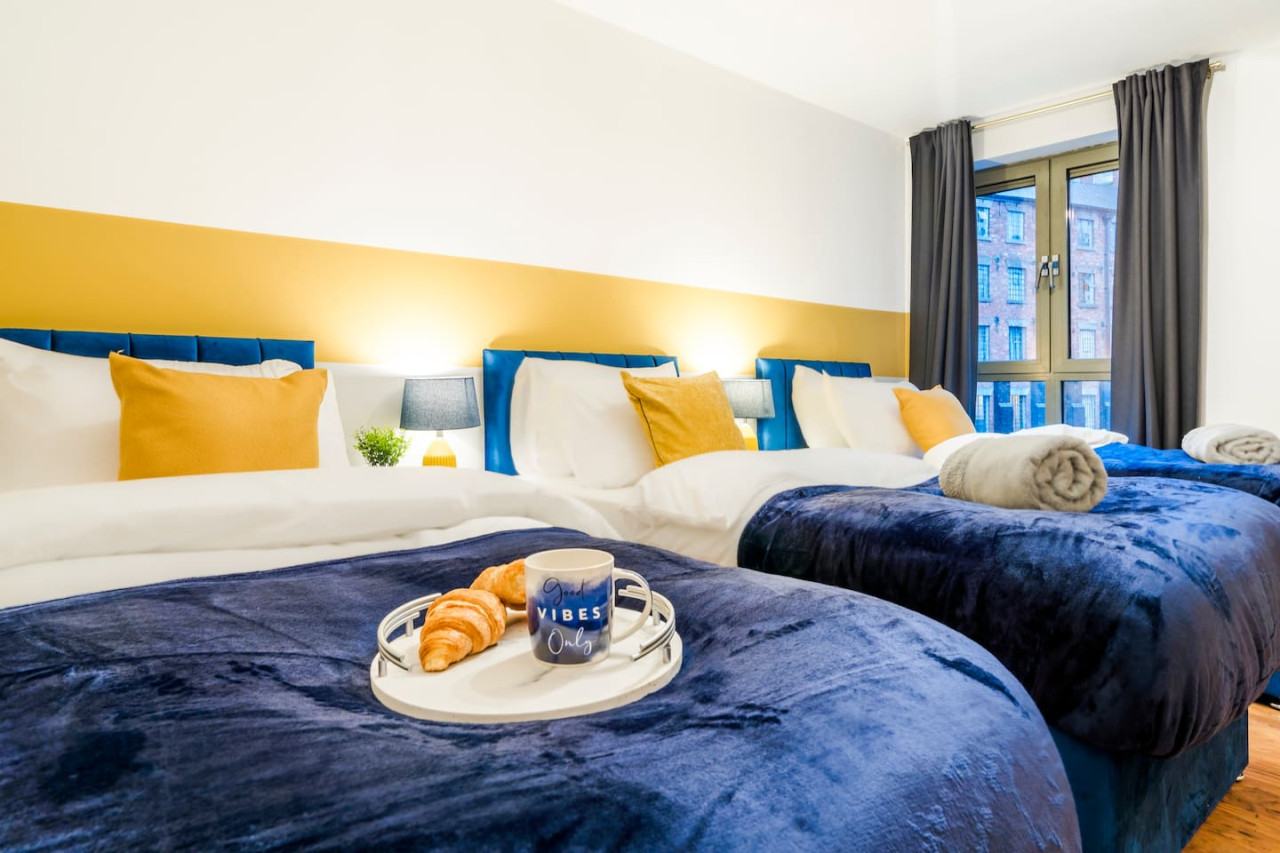 Navy Retreat - Free Parking, Fast WiFi & SmartTV in Brook House, 19 Brook Street Flat 16 - Property image 5 - VivreStays