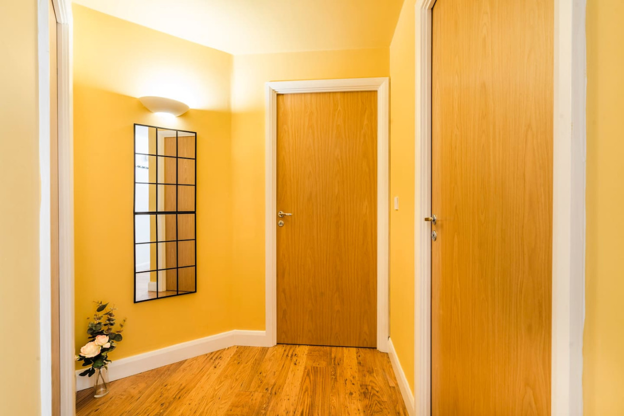 Navy Retreat - Free Parking, Fast WiFi & SmartTV in Brook House, 19 Brook Street Flat 16 - Property image 18 - VivreStays