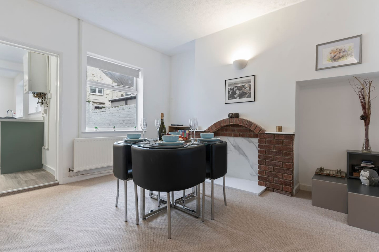 Elton House • Central Location • Sleeps 5 • Free Parking • Fast WiFi • Smart TV in 6 Elton Street - Property image 20 - VivreStays
