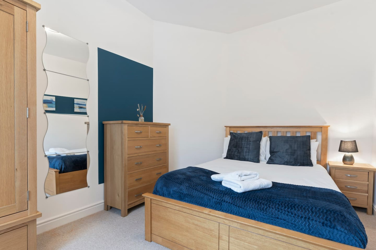 Elton House • Central Location • Sleeps 5 • Free Parking • Fast WiFi • Smart TV in 6 Elton Street - Property image 2 - VivreStays