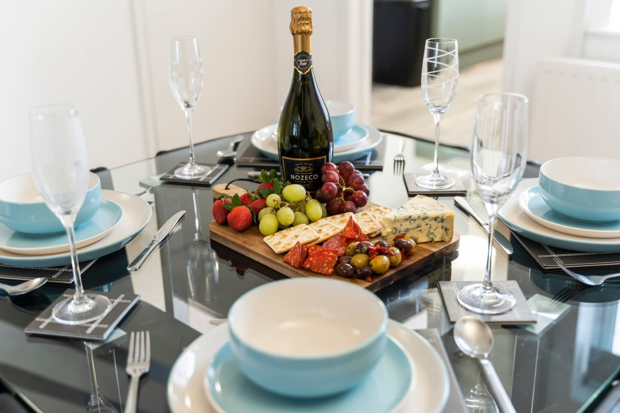 Elton House • Central Location • Sleeps 5 • Free Parking • Fast WiFi • Smart TV in 6 Elton Street - Property image 21 - VivreStays