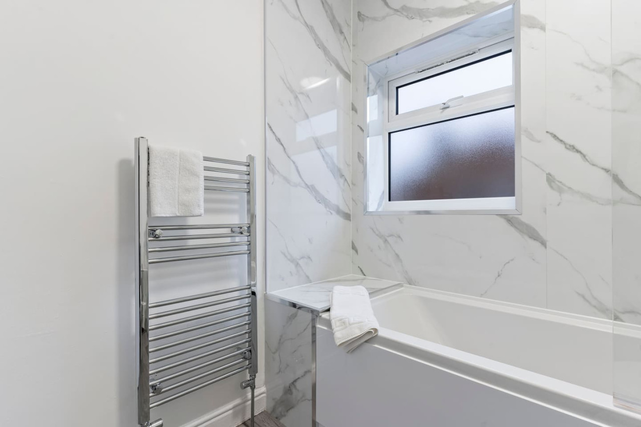 Elton House • Central Location • Sleeps 5 • Free Parking • Fast WiFi • Smart TV in 6 Elton Street - Property image 12 - VivreStays