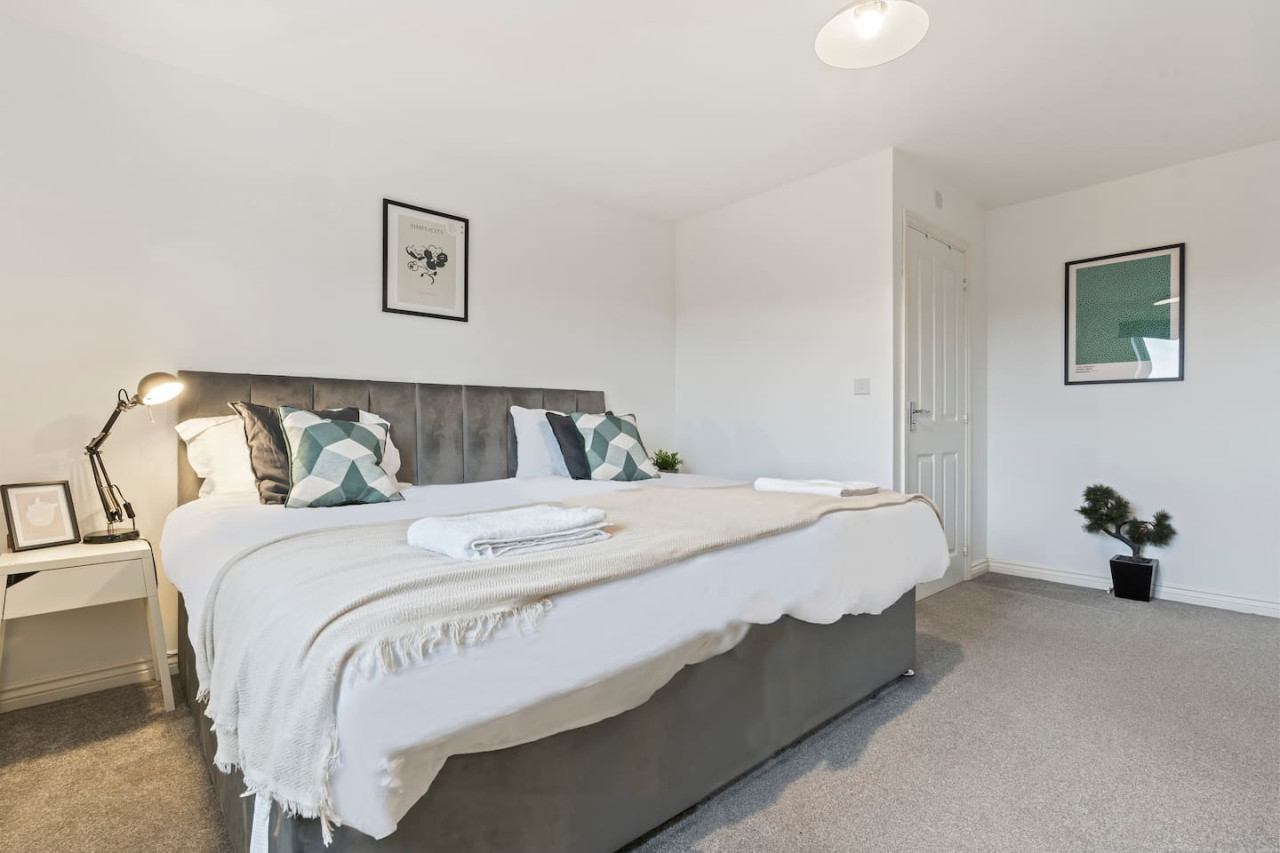 Anglian Retreat - Free Parking, FastWiFi & SmartTV in Anglian Way - Property image 3 - VivreStays