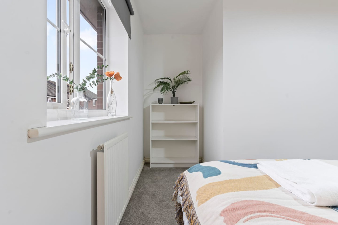 Anglian Retreat - Free Parking, FastWiFi & SmartTV in Anglian Way - Property image 11 - VivreStays