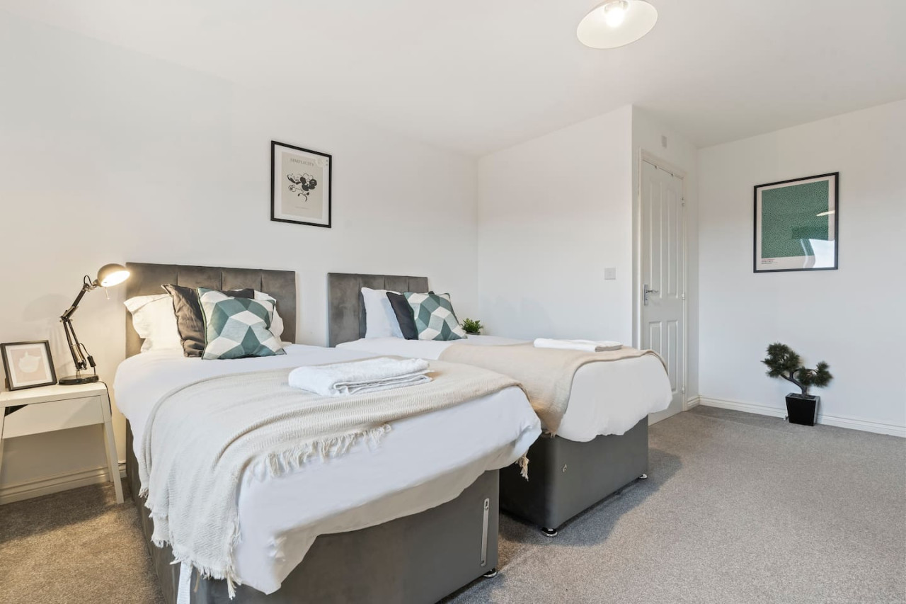 Anglian Retreat - Free Parking, FastWiFi & SmartTV in Anglian Way - Property image 2 - VivreStays