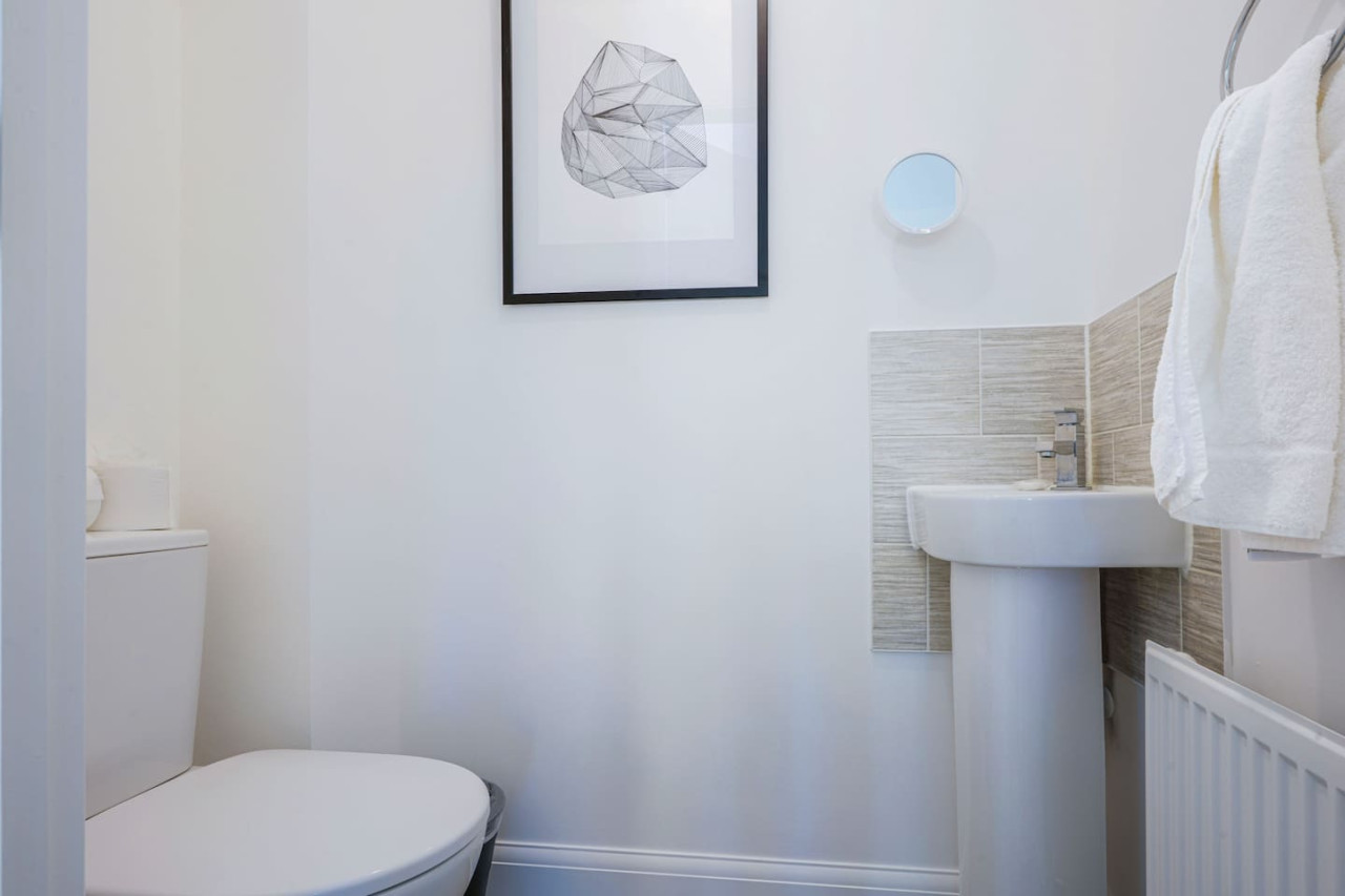 Anglian Retreat - Free Parking, FastWiFi & SmartTV in Anglian Way - Property image 23 - VivreStays