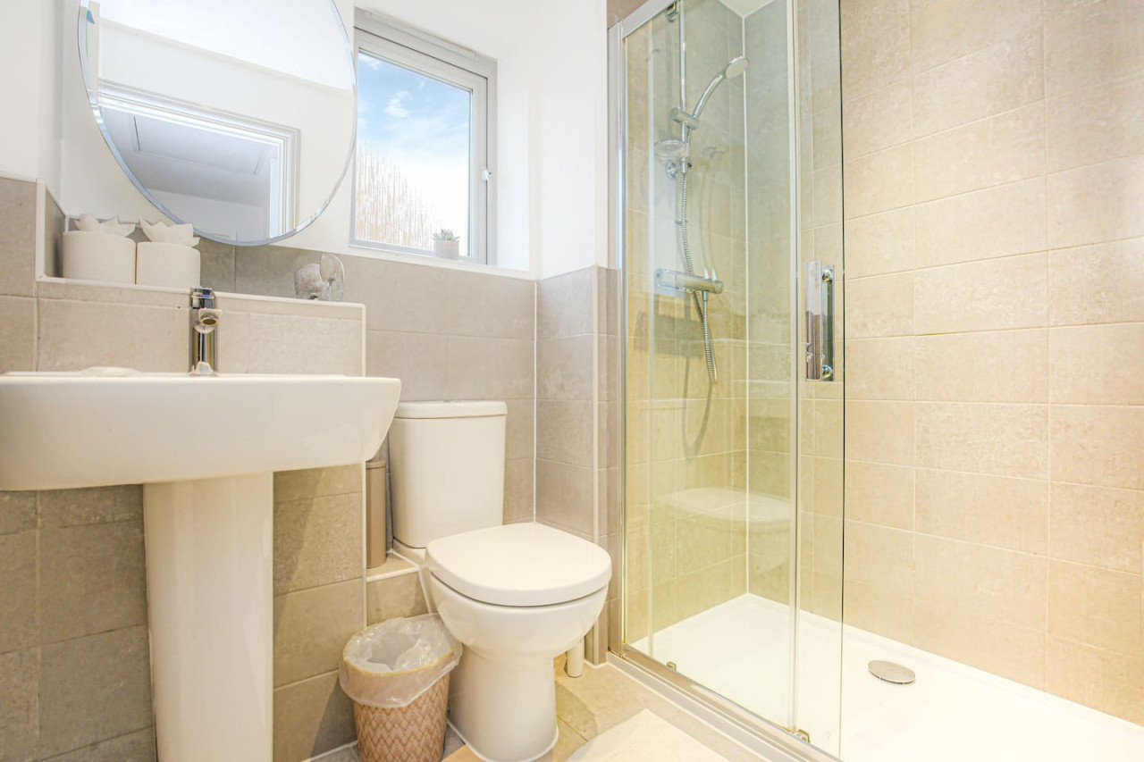 Anglian Retreat - Free Parking, FastWiFi & SmartTV in Anglian Way - Property image 5 - VivreStays