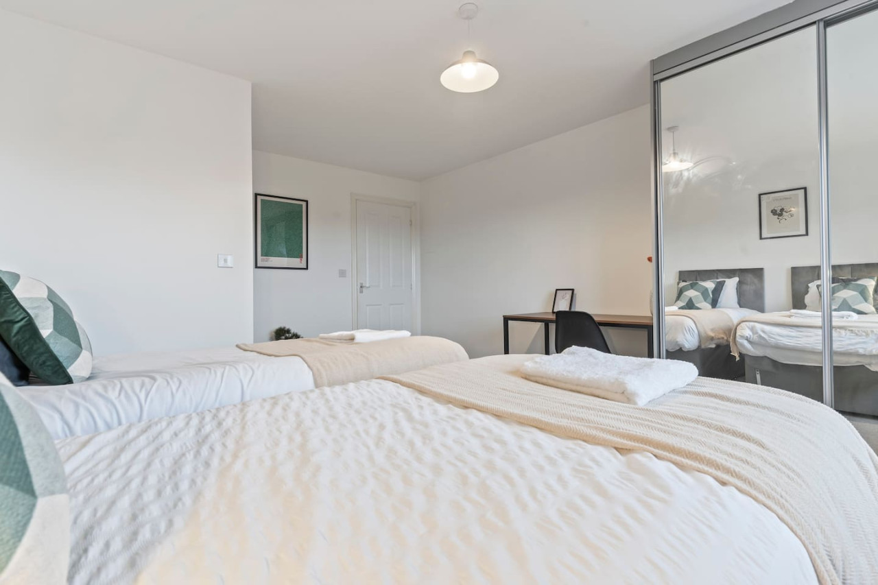 Anglian Retreat - Free Parking, FastWiFi & SmartTV in Anglian Way - Property image 4 - VivreStays